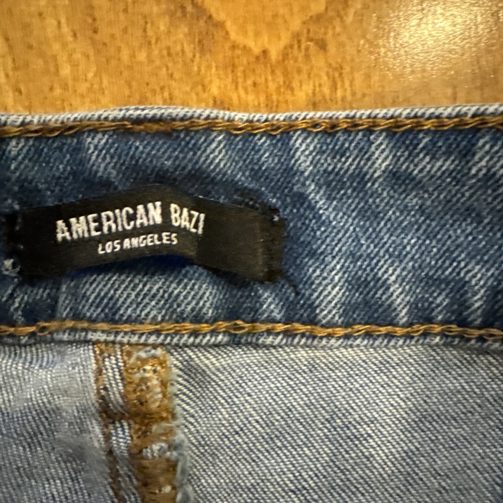 American Bazi Women's Distressed Jean Shorts Size‎ Small - Picture 2 of 4
